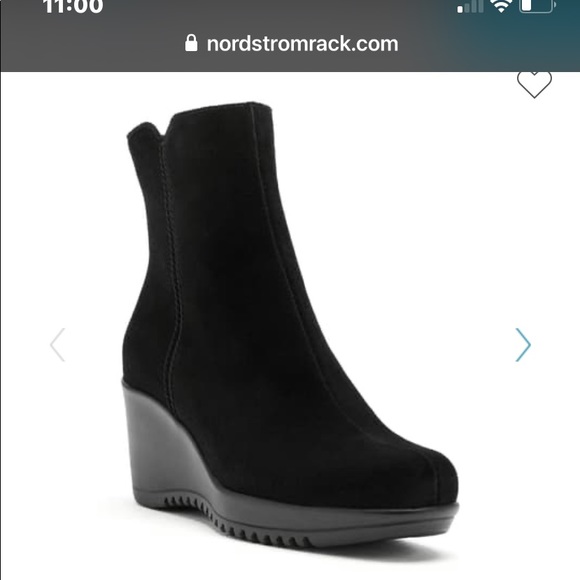 La Canadienne
Geri Waterproof Suede Wedge Bootie - Picture 9 of 11